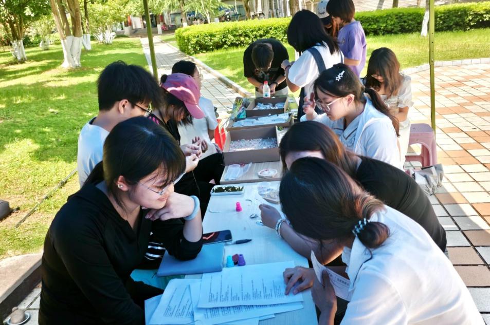 4D9142FE7CF04B75B1A17B2EA57FD85C